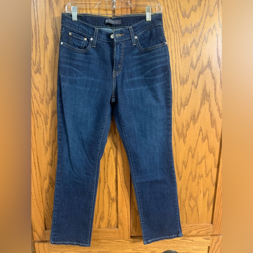Levi 505 Straight Leg women’s 6 short jeans.